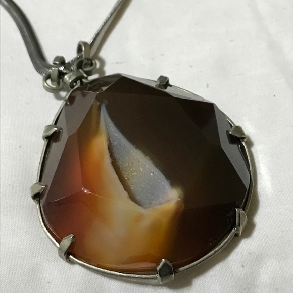 Agate and silver pendant in a silver chain. - Picture 3 of 8